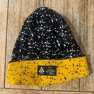 NIKE ACG Reversible Beanie - Like New